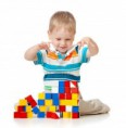 /album/fotogaleria-productos-/a14901766-kid-playing-toy-blocks-isolated-on-white-background-jpg/